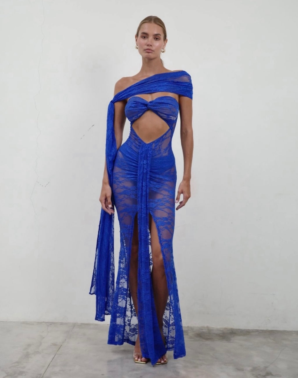 THE BLUE LACE DRESS